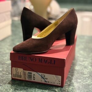 Bruno Magli Saffron Brown Suede Pumps - Made in Italy - Size 6B
